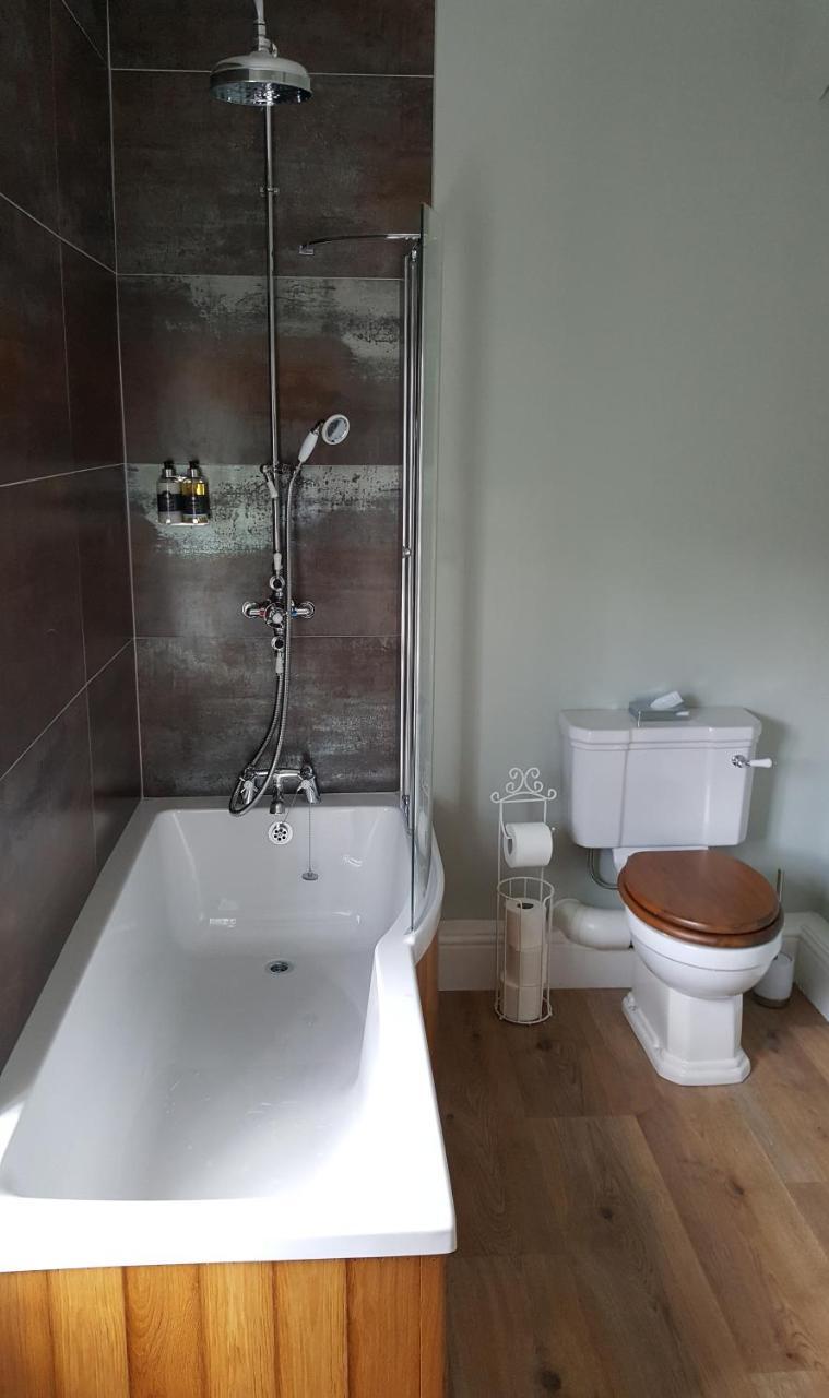 Pontyclerc Farm House Bed And Breakfast Аманфорд Екстериор снимка
