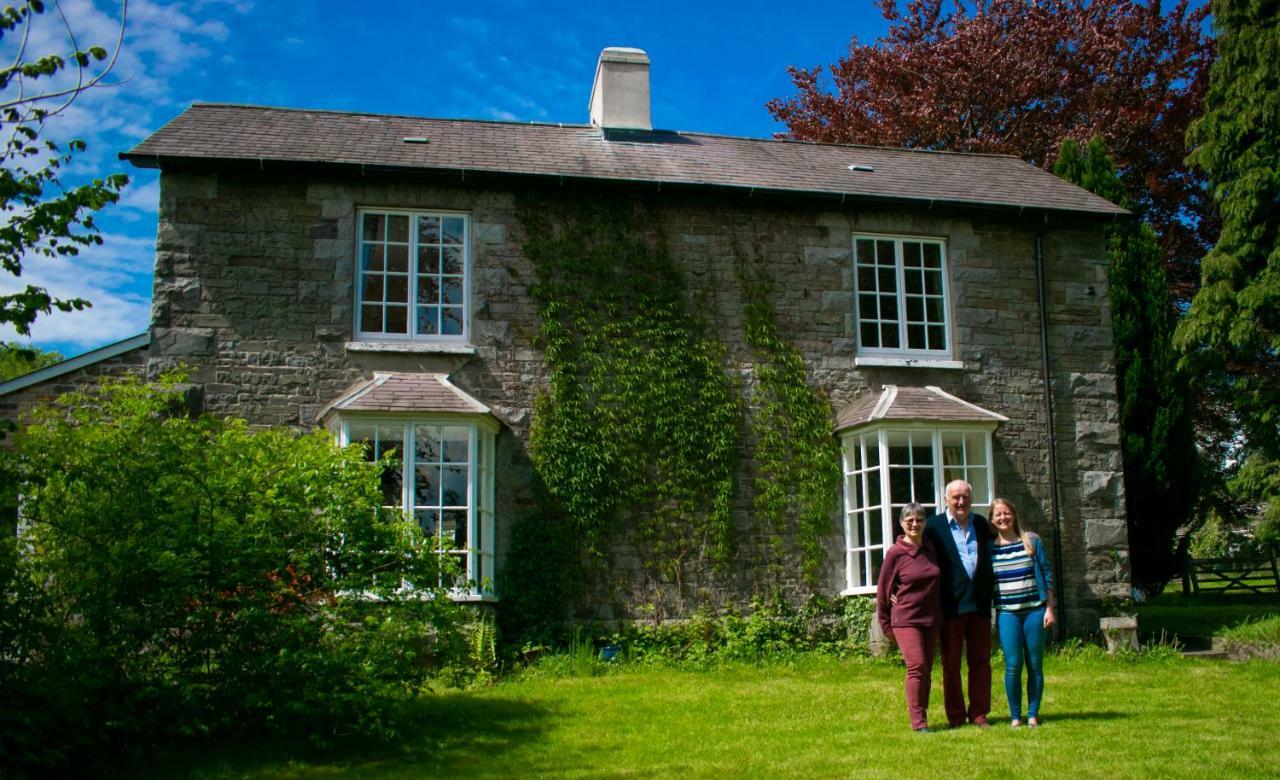 Pontyclerc Farm House Bed And Breakfast Аманфорд Екстериор снимка